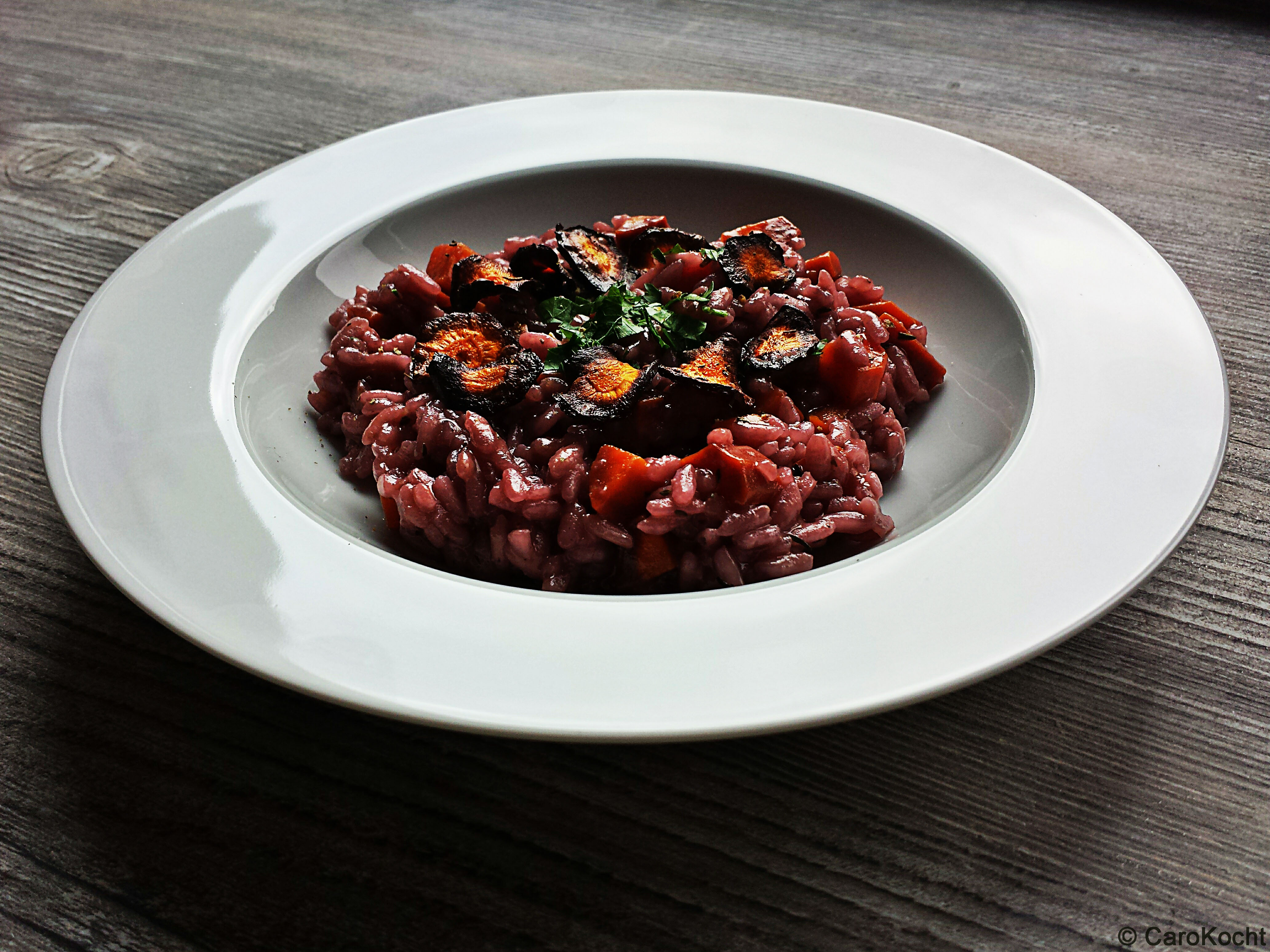 Lila-Karotten-Risotto mit Karottenchips • CAROKOCHT